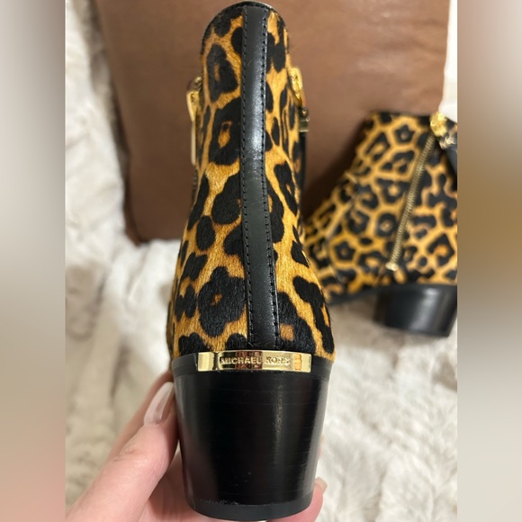New Michael Kors booties size 8 - Picture 7 of 16